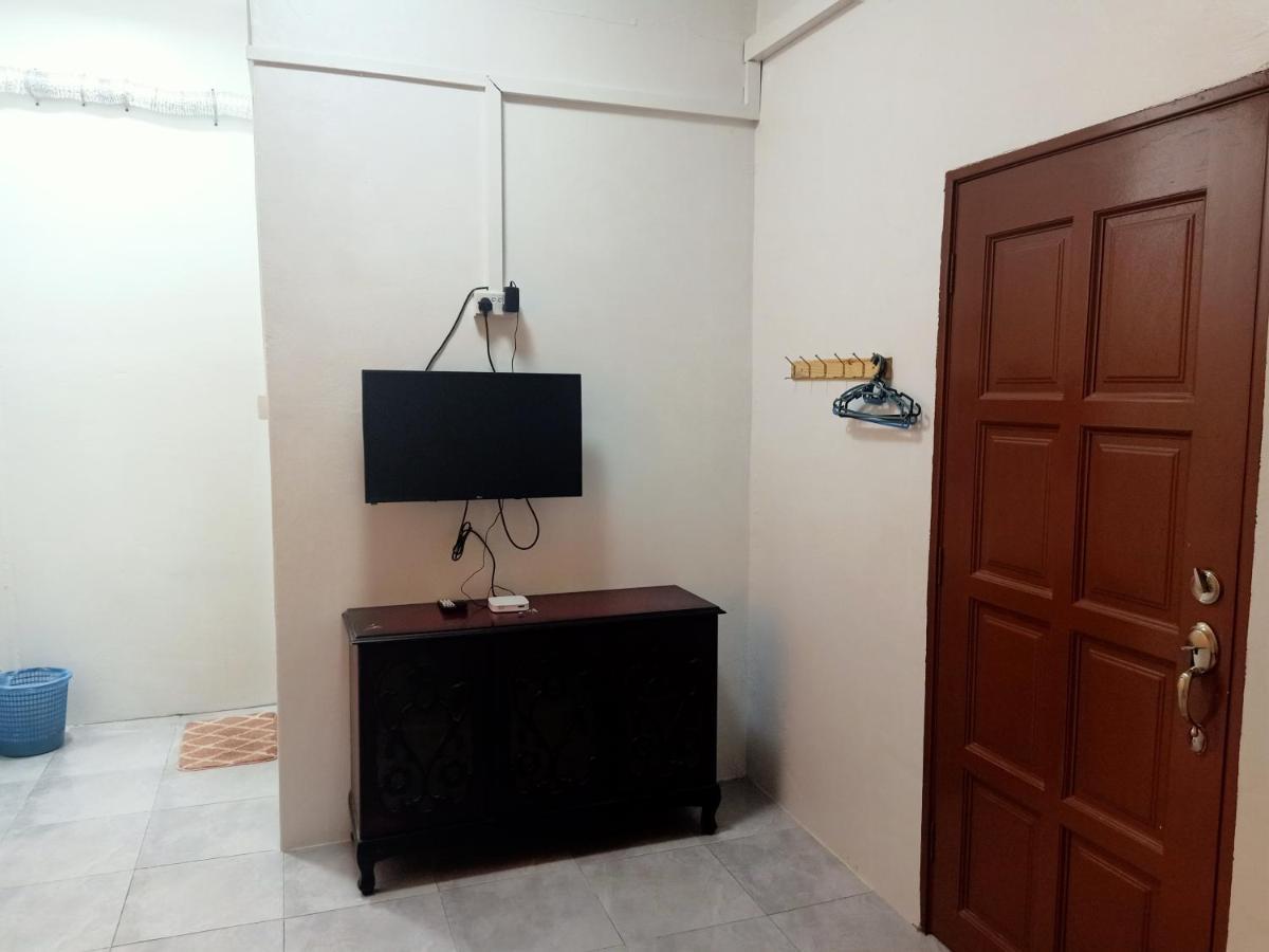 Homestay Roomstay Muar Srizahrani Exterior photo
