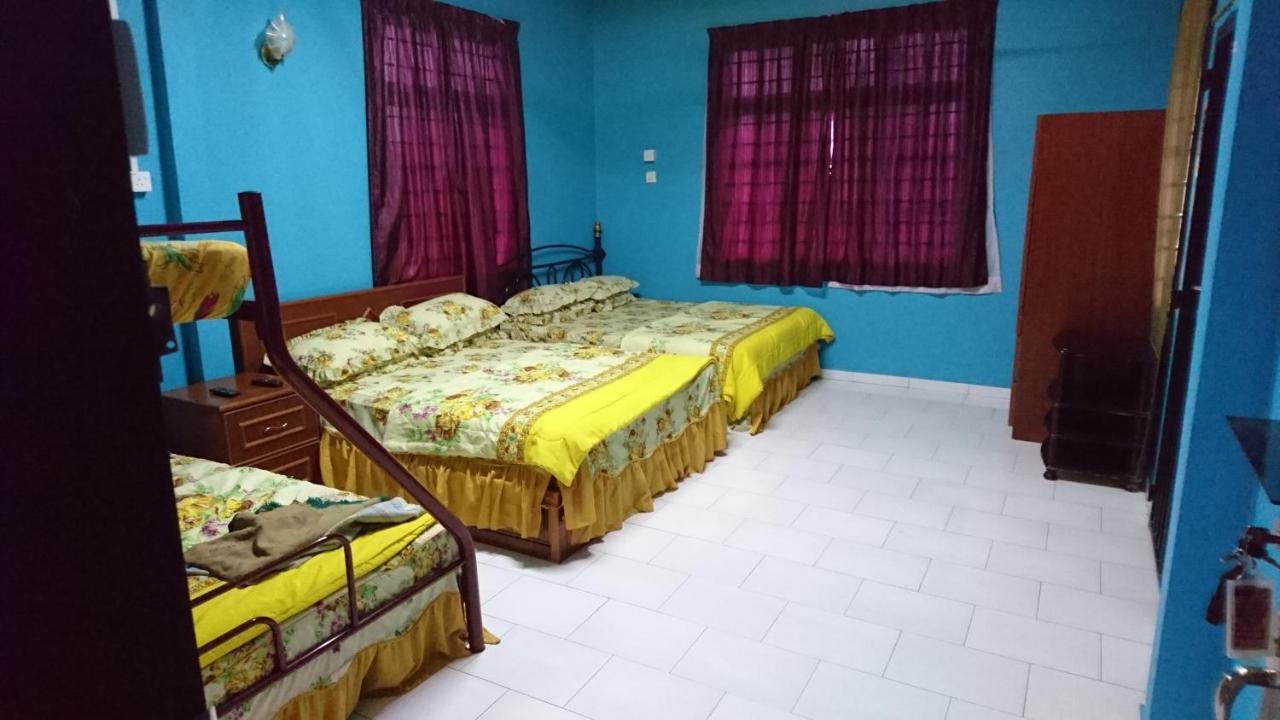 Homestay Roomstay Muar Srizahrani Exterior photo