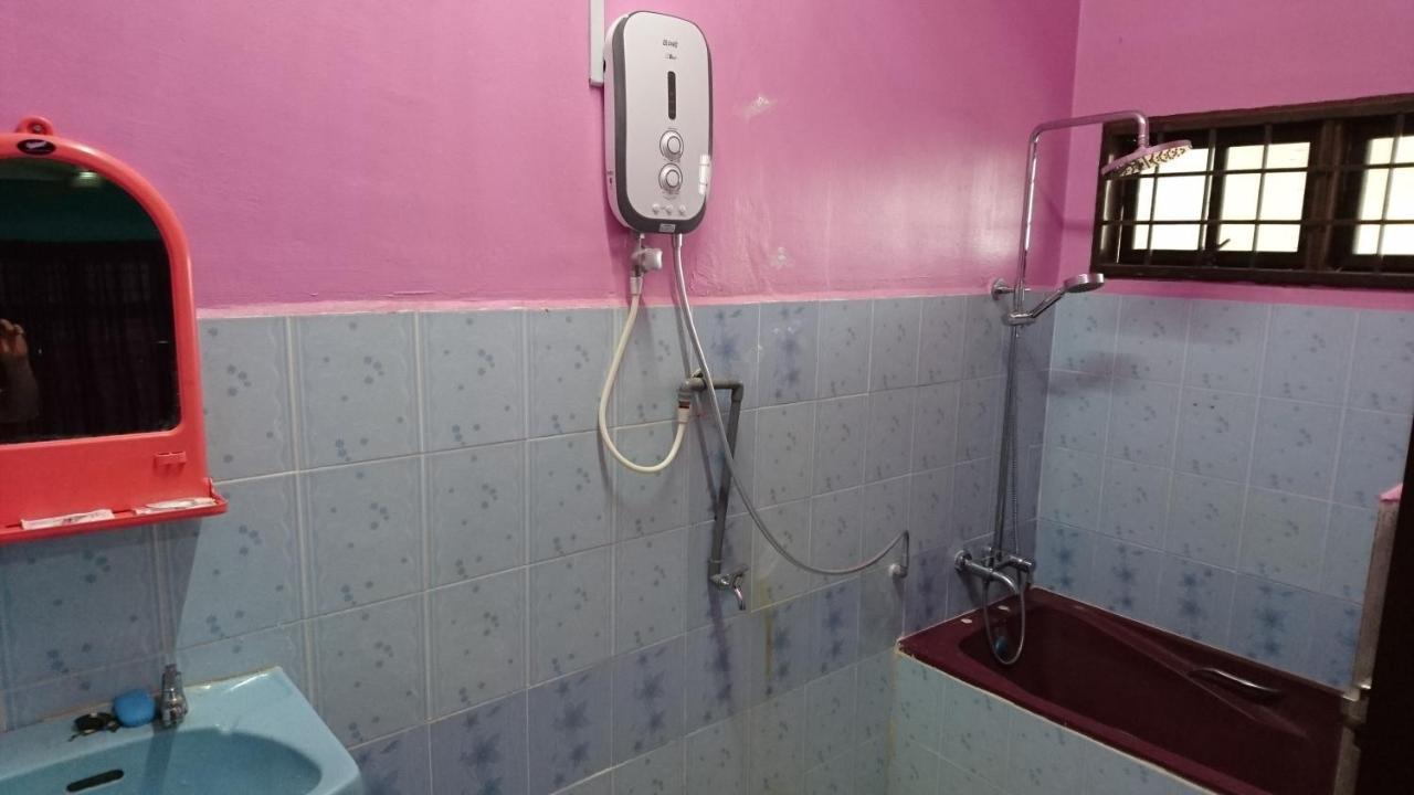 Homestay Roomstay Muar Srizahrani Exterior photo