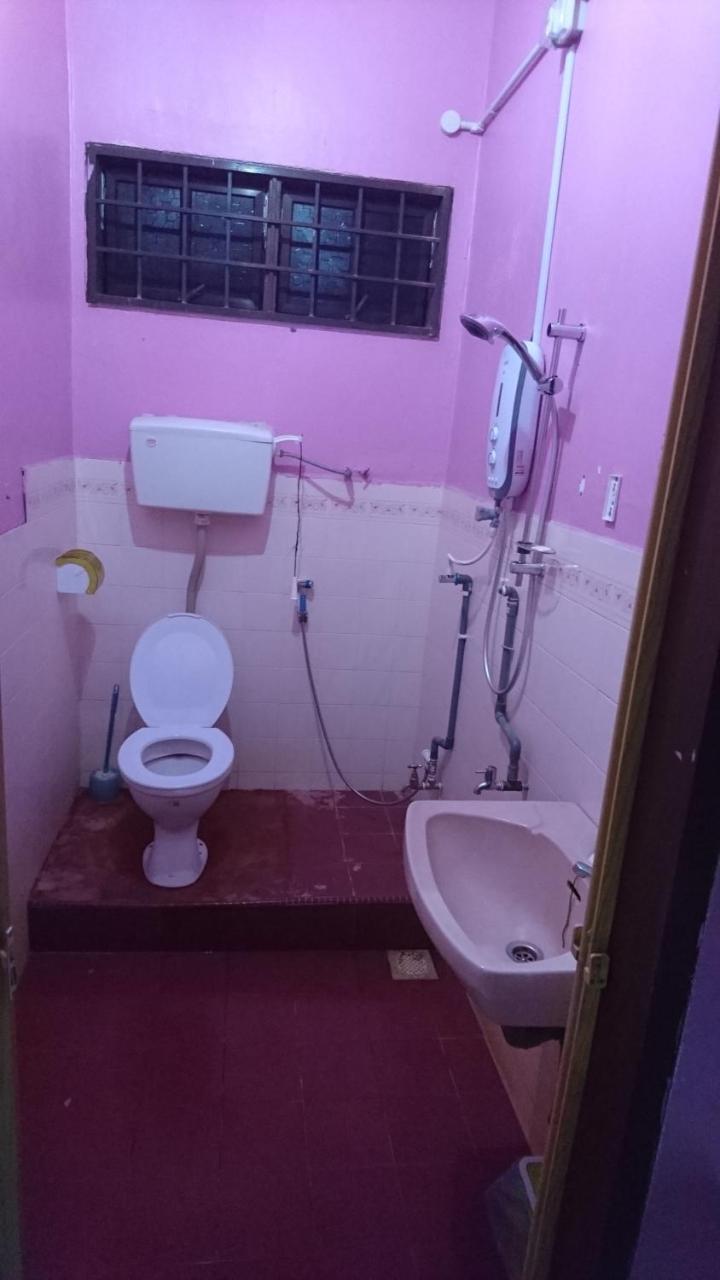 Homestay Roomstay Muar Srizahrani Exterior photo