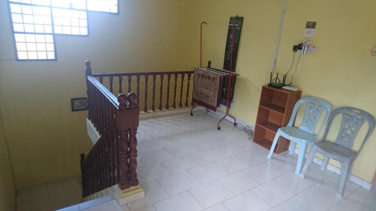 Homestay Roomstay Muar Srizahrani Exterior photo