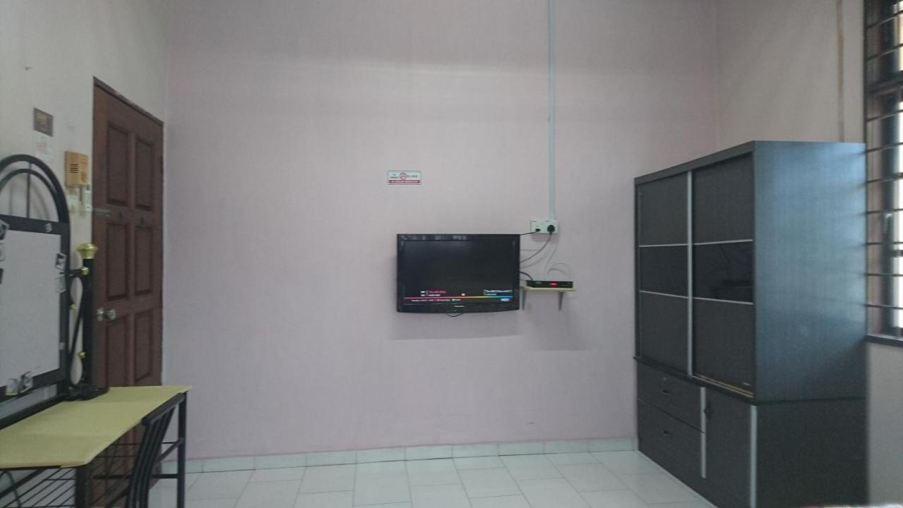Homestay Roomstay Muar Srizahrani Exterior photo