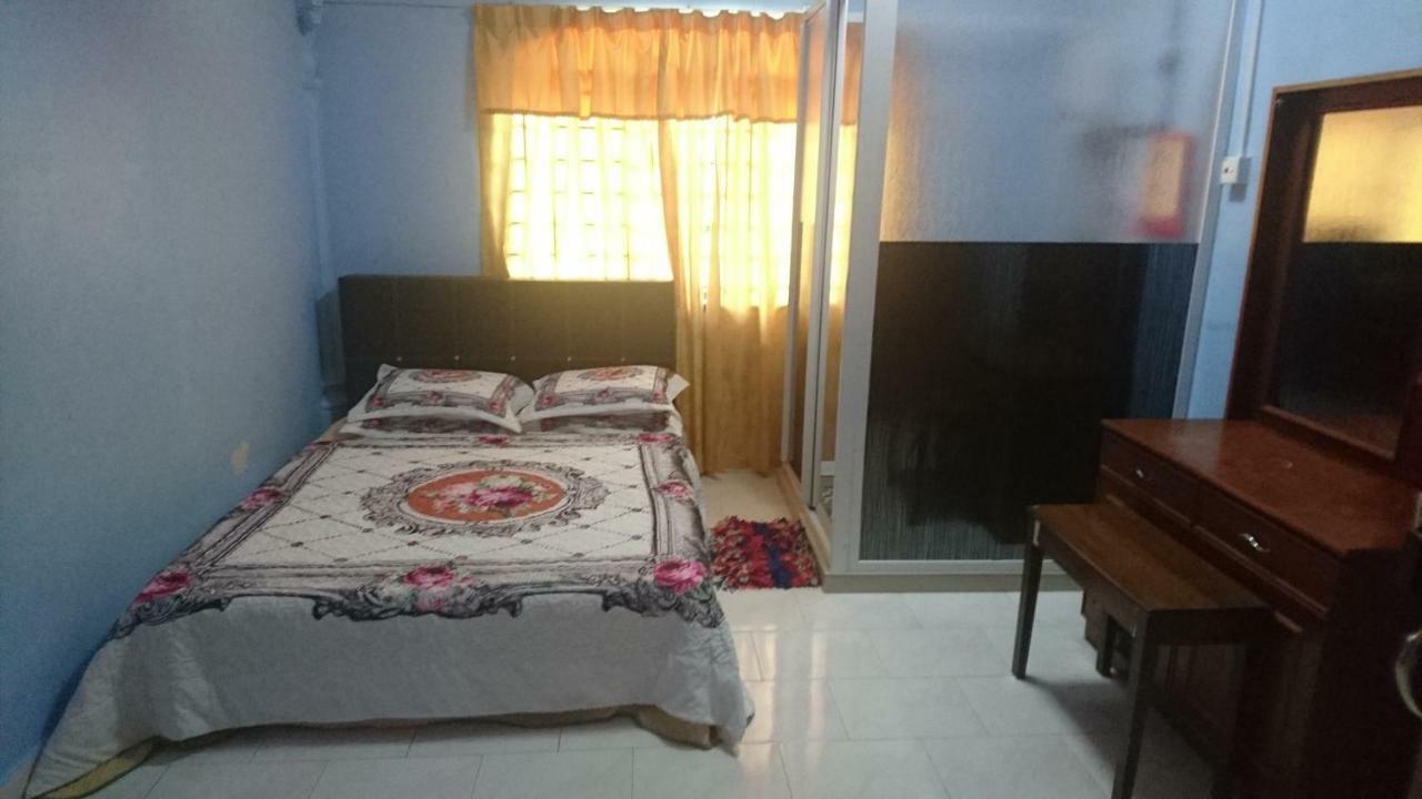 Homestay Roomstay Muar Srizahrani Exterior photo
